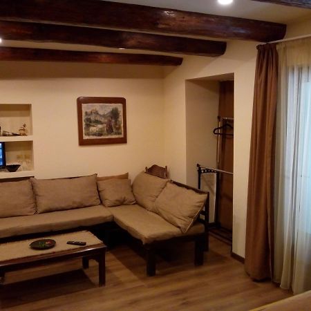 Low Budget Room With King Size Bed Tbilisi ภายนอก รูปภาพ