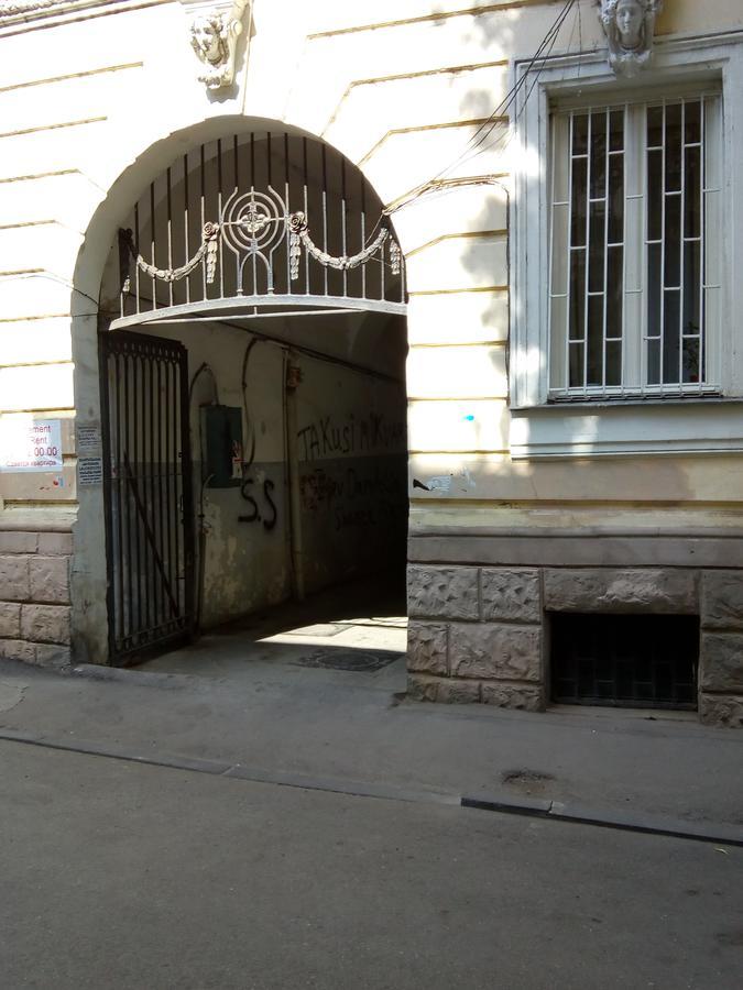 Low Budget Room With King Size Bed Tbilisi ภายนอก รูปภาพ